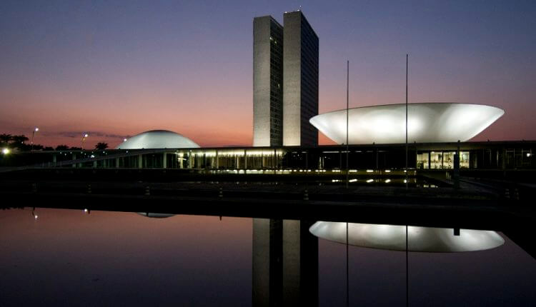 BRASIL: SEGUE O “BONDE” DA DESTRUIÇÃO – por Elaine Tavares